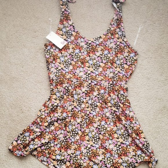 SO Tie Strap Romper - Picture 2 of 3